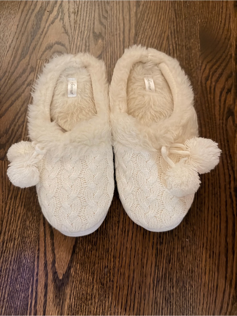Womens Cozy Pom-Pom Slipper - Cream